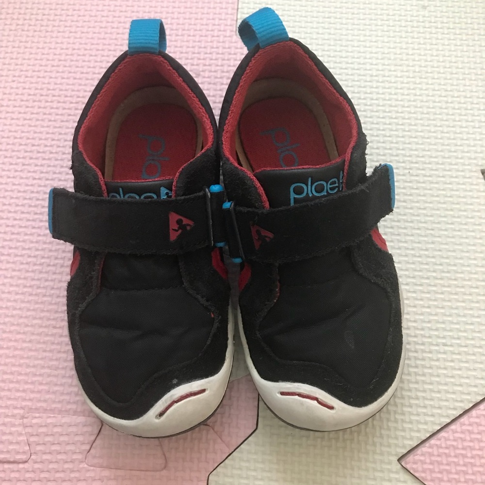 Plae shoes size 7.5